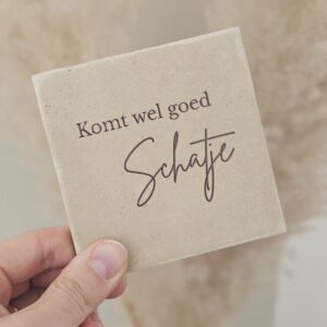 Tegeltje 'komt wel goed schatje'.
