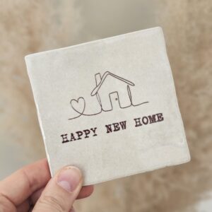 Tegeltje 'Happy new home'.