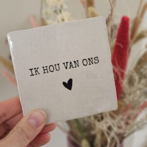 Tegeltje 'ik hou van ons'.